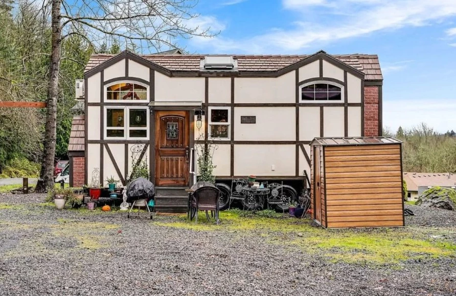 Tiny houses for sale under $15 000